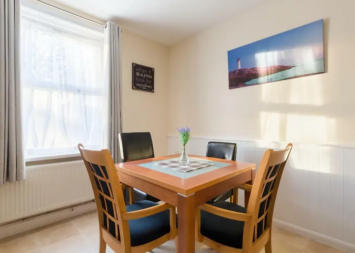 Well Presented 2 Bedroom House - Sleeps Four