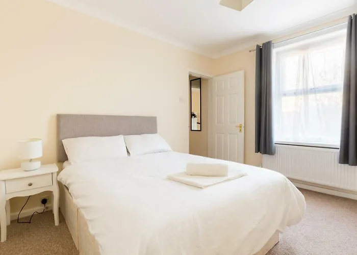 Well Presented 2 Bedroom House - Sleeps Four