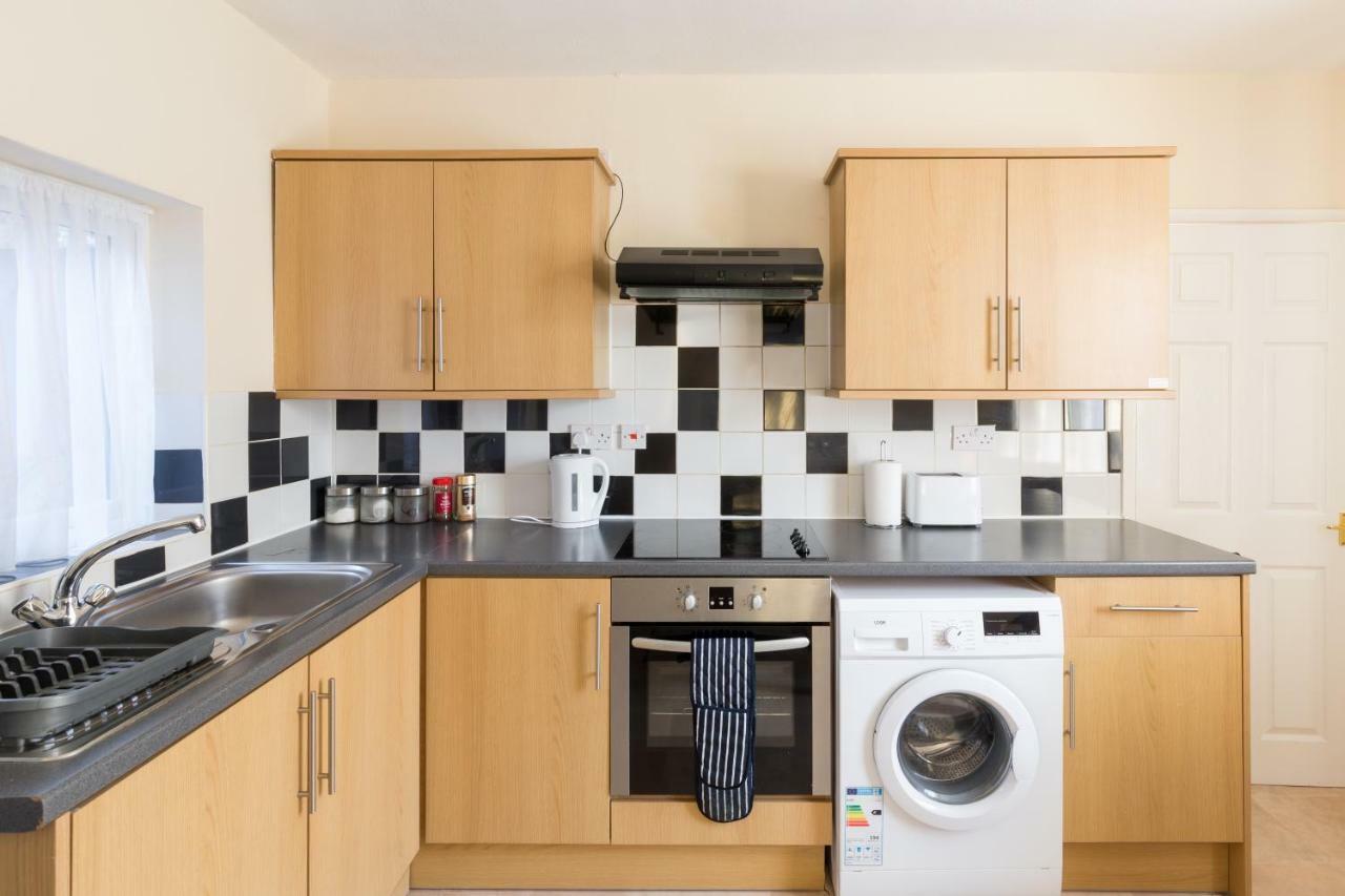 Well Presented 2 Bedroom House - Sleeps Four * Leamington Spa