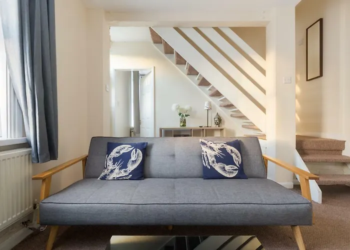 Well Presented 2 Bedroom House - Sleeps Four