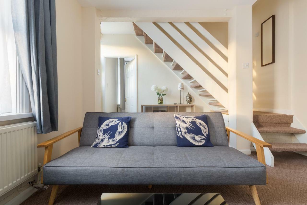 Well Presented 2 Bedroom House - Sleeps Four *