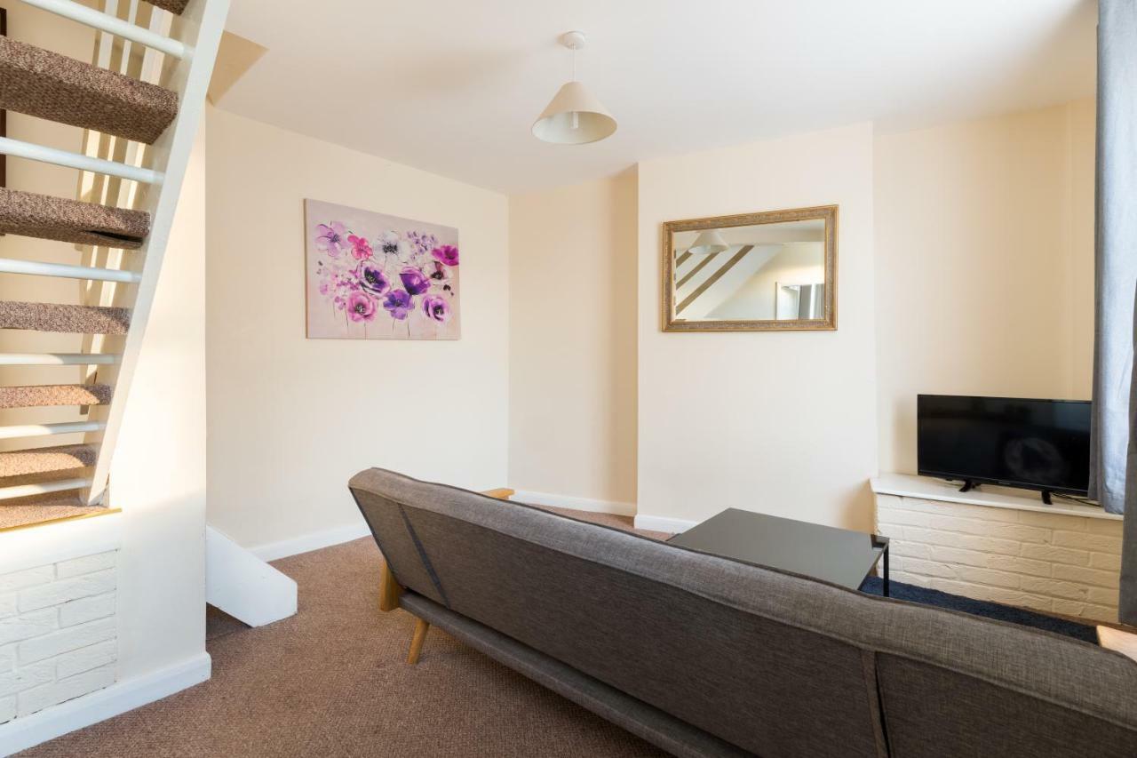 Well Presented 2 Bedroom House - Sleeps Four *